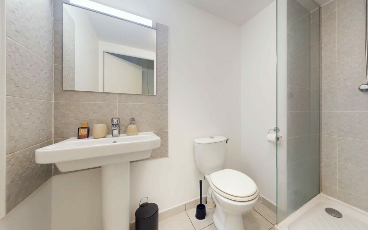 salle de bain d'un studio résidence jeunes actifs Philippe Auguste à Vincennes - ARPEJ