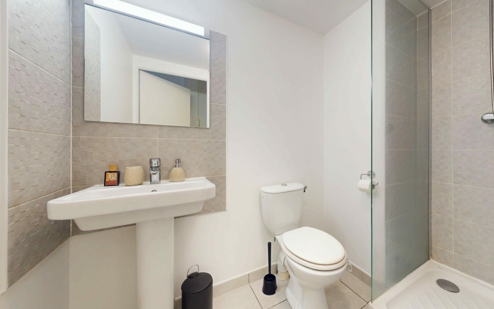 salle de bain d'un studio résidence jeunes actifs Philippe Auguste à Vincennes - ARPEJ