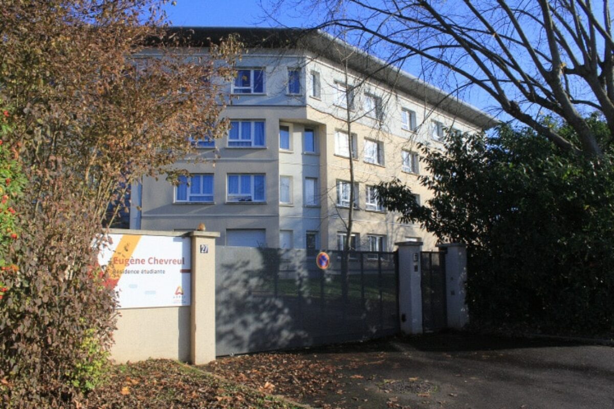 extérieur résidence étudiante Eugène Chevreul à Massy - ARPEJ