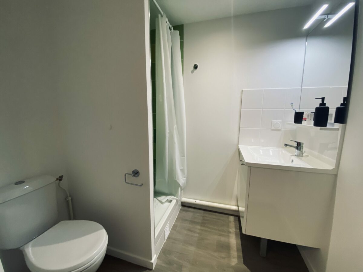 salle d'eau résidence étudiante Georges Méliès à Montreuil - ARPEJ