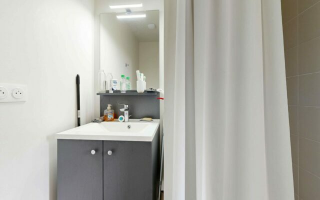 salle d'eau résidence étudiante Danielle Casanova à Paris 18ème - ARPEJ