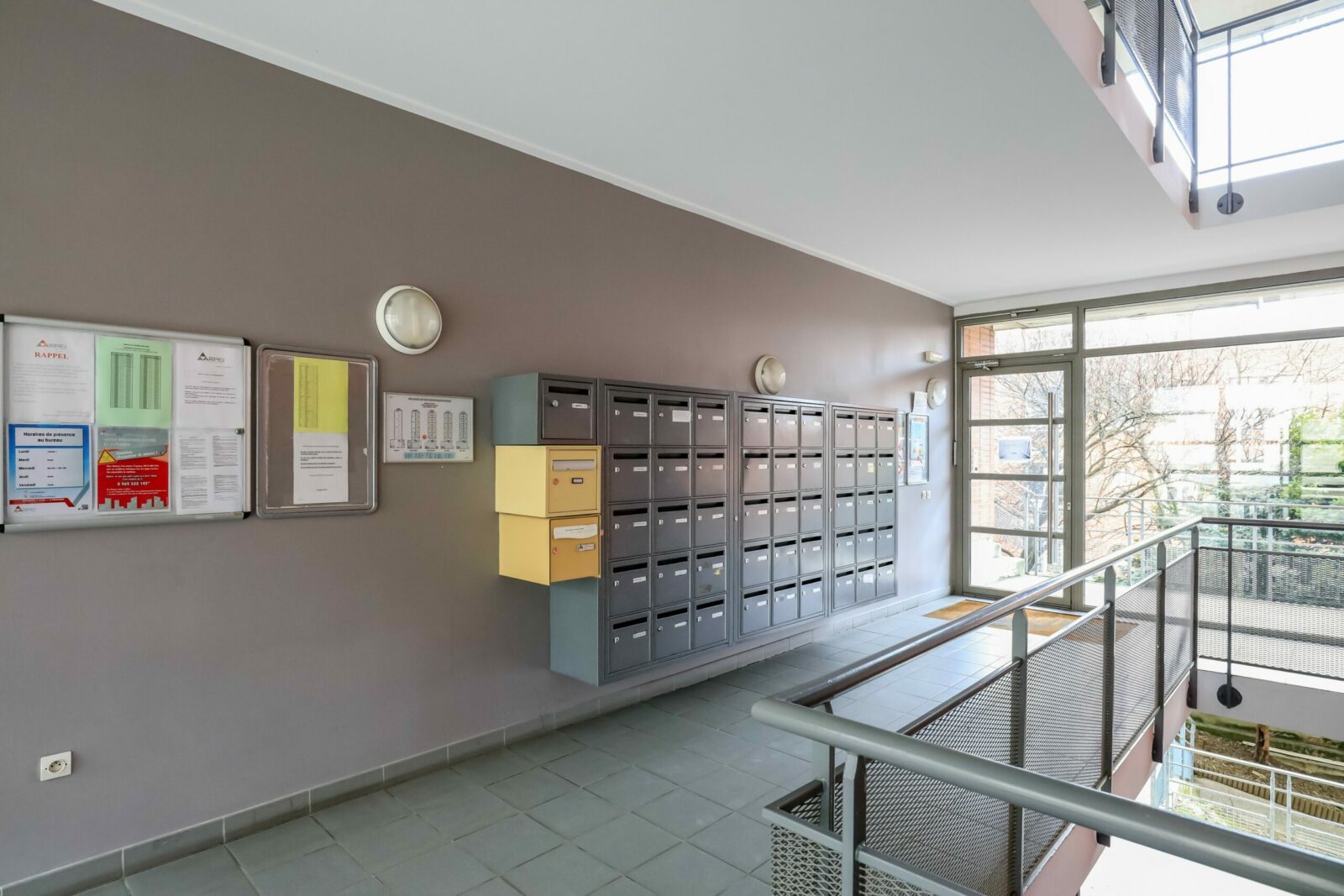 Hall d'entrée résidence étudiante Du Parc à Charenton-le-Pont - Arpej